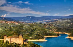 La Val di Non: Borghi, Laghi, Eremi e Castelli