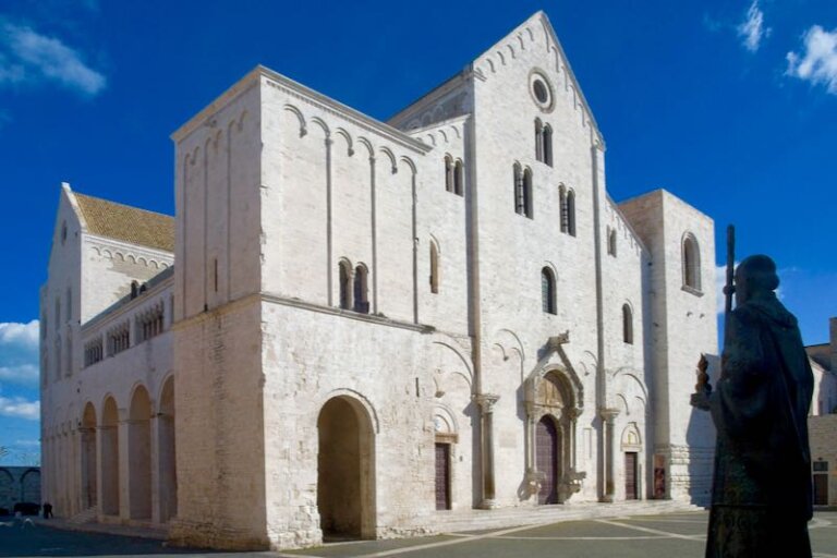 Basilica Di San Nicola A Bari Basilica di San Nicola a Bari - ItalyProGuide