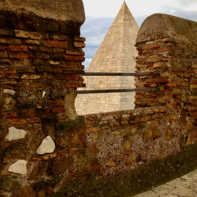 piramide cestia roma