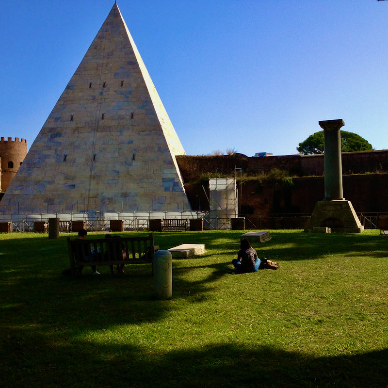 piramide cestia roma